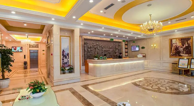 Vienna Hotel Nanjing South Railway Station HuiJing  Branch, Rezerwuj Hotel Hotele w Nankin z Parkingiem, Parking