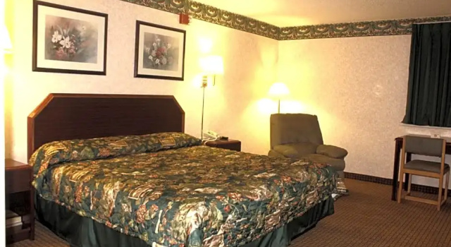 Двухместный люкс Garden City Inn