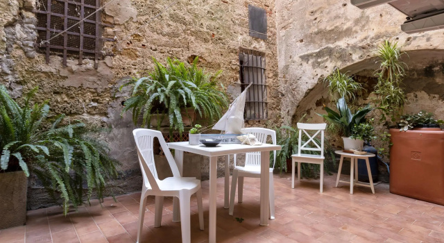 Maiorca 13 in Alghero, Забронировать Отель Альгеро Sardinia North