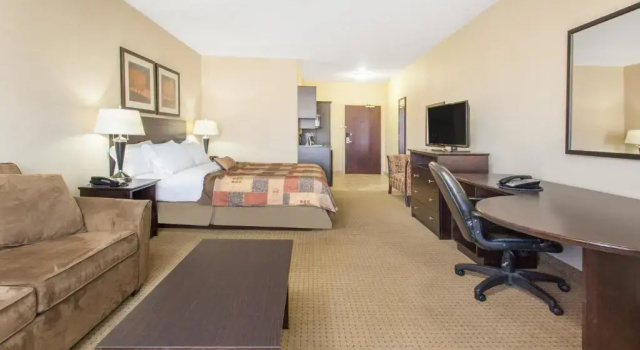 Номер Deluxe Ramada by Wyndham Pincher Creek