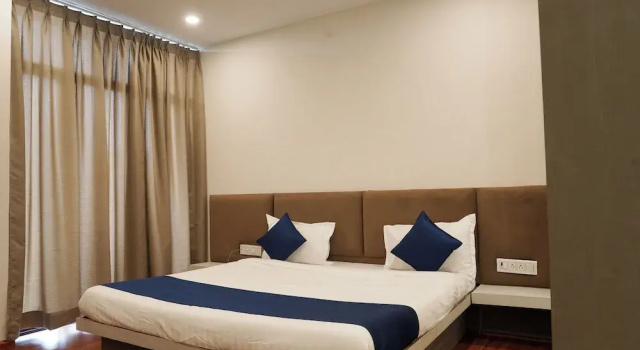 Люкс Hotel Suryodaya