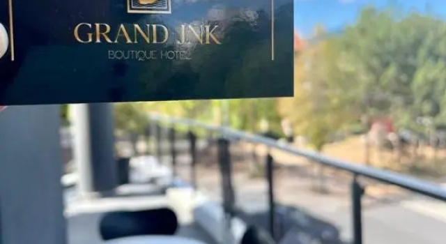 Двухместный номер Standard с балконом GRAND JNK Boutique Hotel