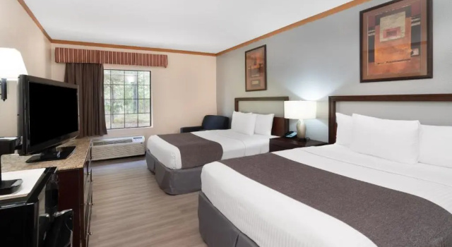 Четырёхместный номер Standard Red Roof Inn & Suites Hinesville
