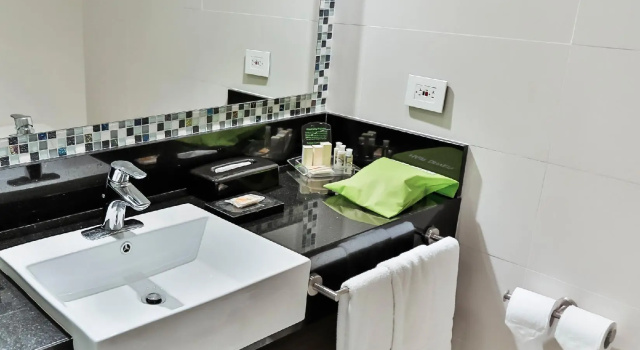 Четырёхместный номер Standard Holiday Inn Bucaramanga Cacique by IHG