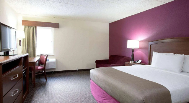 Двухместный номер Standard AmericInn by Wyndham Osceola