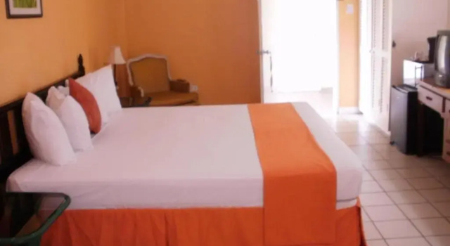 Четырёхместный номер Standard с красивым видом из окна Pineapple Court Hotel