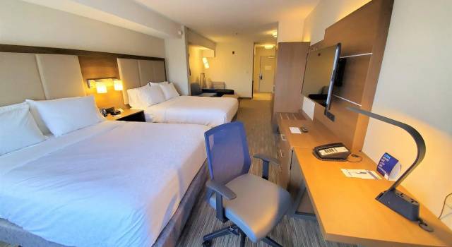 Четырёхместный люкс Holiday Inn Express Hotel & Suites Seattle North - Lynnwood by IHG