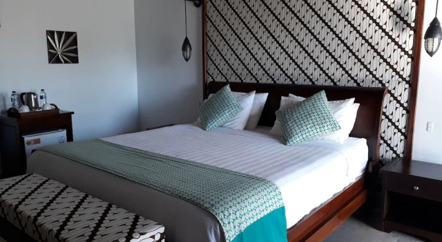 Nembralanow, Đặt Khách sạn Nembrala Rote Island
