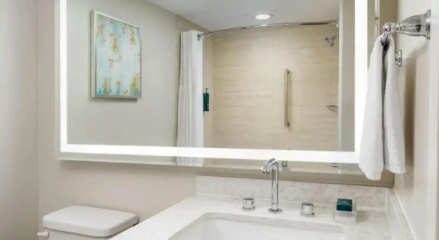 Двухместный номер Standard с видом на бассейн Hilton Santa Barbara Beachfront Resort