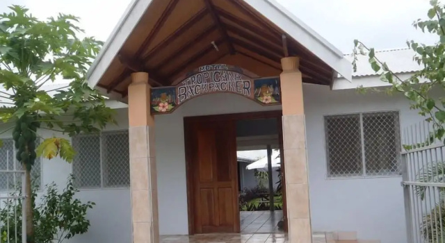 Tropicana Motel & Backpackers, Rezerwuj Motel Luganville Espiritu Santo