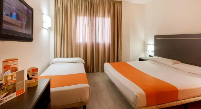 Трёхместный номер Standard Hotel H2 Avila
