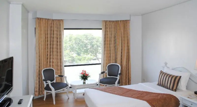 Двухместный номер Standard с балконом CH Hotel