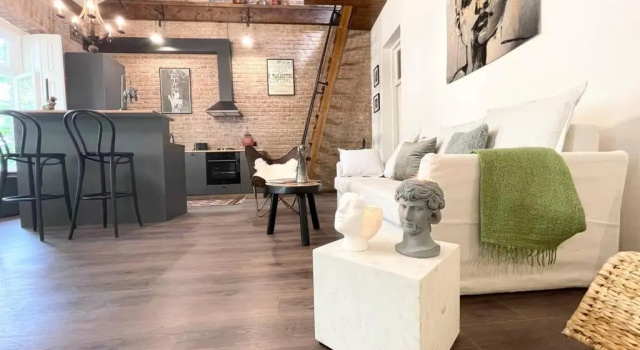 Writer's Loft w/ workspace-get inspired by comfort, Забронировать Отель Тбилиси Регион Тбилиси