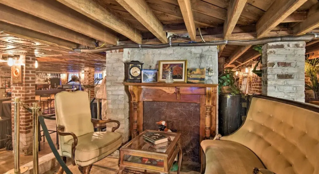 Downtown Daytona Beach Home: Walk to Halifax River, Забронировать Дом для отпуска Дейтона-Бич Daytona Beach Area