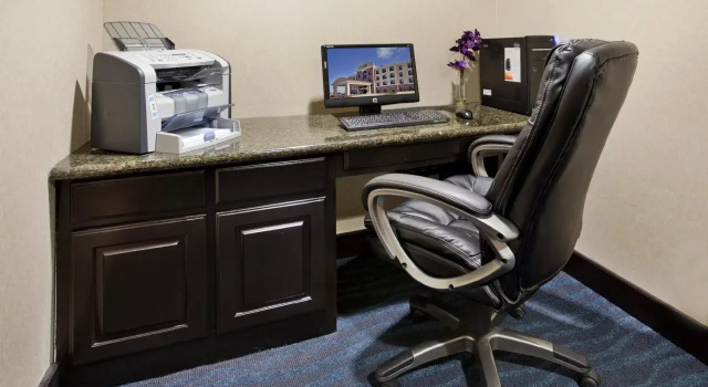 Holiday Inn Express Hotel and Suites Pryor by IHG, Buchen Sie Hotel Pryor Oklahoma