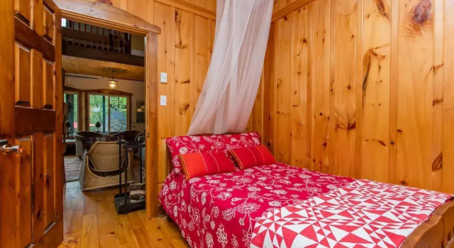 Stornoway is a Gorgeous cottage just 5 ft from White Lake!, Book Feriehus Carnarvon 