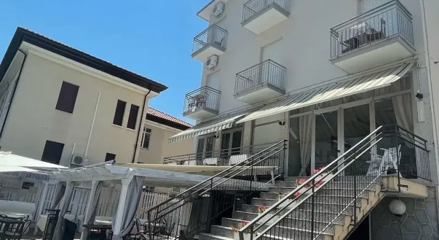 Hotel Moroni