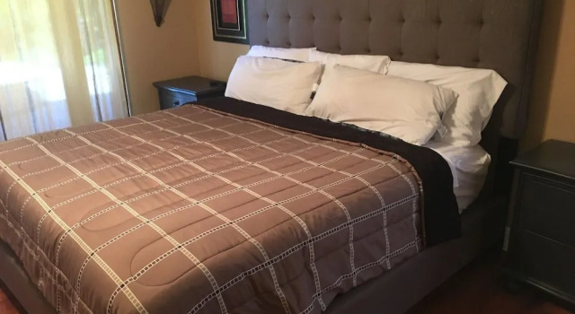 5 Miles to the Beach-Ives Place