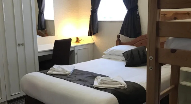 Четырёхместный семейный номер Standard The Feathers Hotel