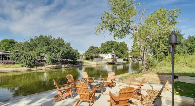 Waterfront Granbury Home w/ Electric Fireplace!, Rezervovat Rekreační dům Granbury Dallas - Fort Worth Metropolitan Area