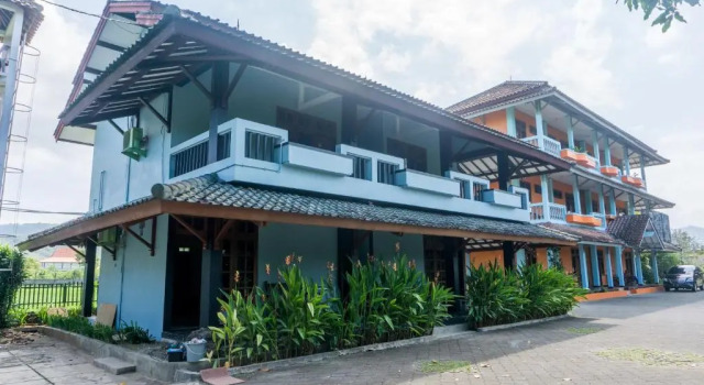 Hotel O Srikandi Hotel, Boek Hotel Pacitan Hotels met Parkeerplaats, Parkeren