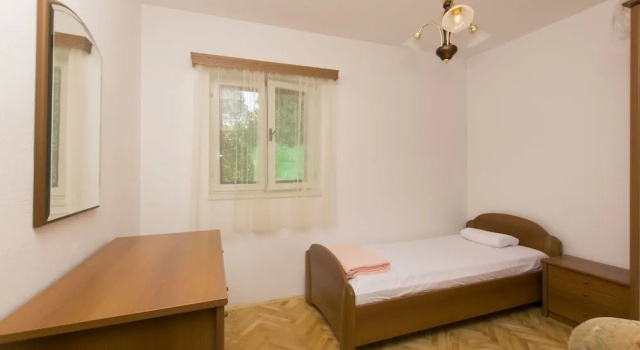 Apartment In the shadow, Забронировать Апартаменты/квартира Отели Жаборич с парковкой, Парковка