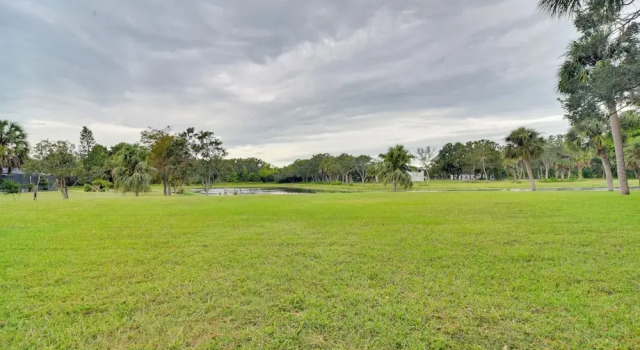 On-site Pond: Sleek Largo Studio < 7 Mi to Beach!, Rezervați Apartament Seminole Florida