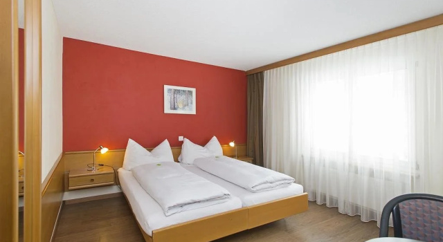 Hotel Sportcenter Fünf Dörfer AG, Забронировать Отель Отели Долины Рейны 3 звезды, 3*