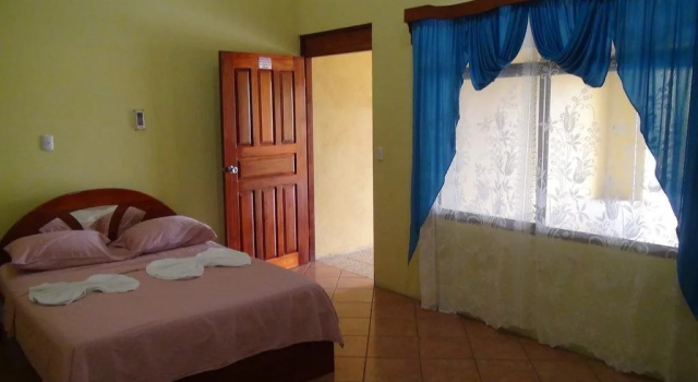 Hotel y Cabinas el Edï¿½n del Este, Забронировать Отель Хоркетас Эредиа