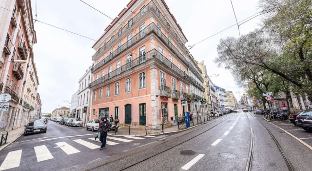 Rustic-style Apt Near Bairro Alto