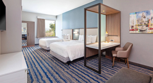Четырёхместный люкс SpringHill Suites by Marriott Escondido Downtown