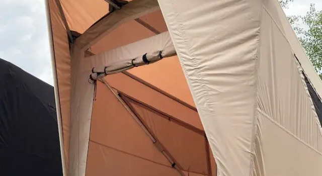 Кровать в общем номере Palm Canyon Hotel and RV Resort