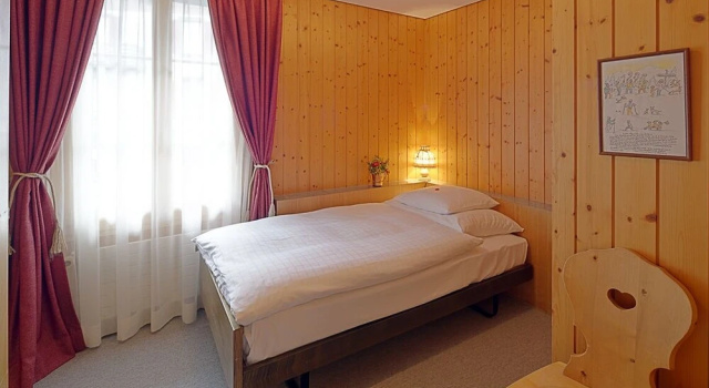Трёхместные апартаменты с балконом и с видом на горы Hotel Alpenrose Wengen - a family affair since 1881