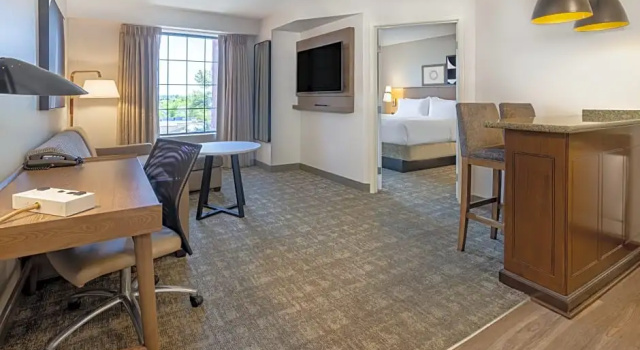 Четырёхместный люкс c 1 комнатой Staybridge Suites Wilmington East by IHG