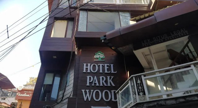 Hotel Parkwood "Mall Road", Забронировать Отель Отели Массури с парковкой, рядом с Camel's Back Road, Парковка