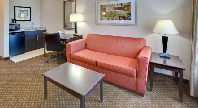 Holiday Inn Express Hotel & Suites Pleasant Prairie-Kenosha by IHG, Забронировать Отель Отели Плезант Прейри с парковкой, Парковка
