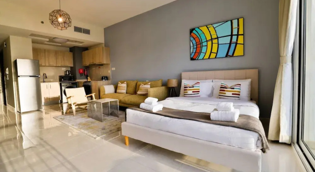 Апартаменты с балконом и с видом на город Stunning Studio near Downtown Dubai