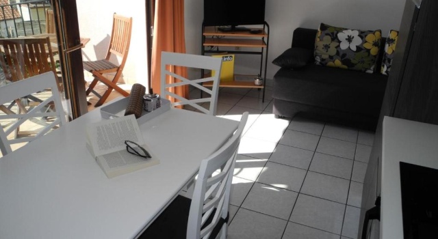 Apartment Damir with Sea View 22 pax, Забронировать Апартаменты/квартира Отели Приморско-Горанской жупания с парковкой, Парковка