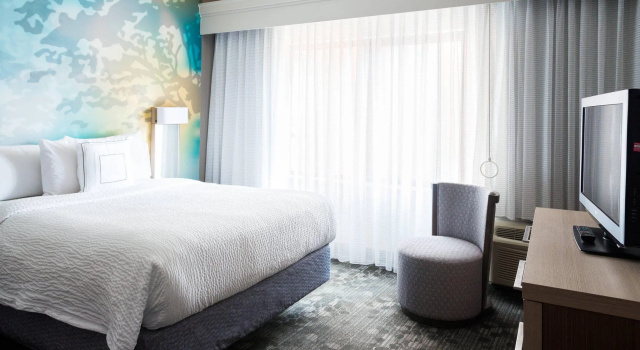 Двухместный люкс Courtyard Cleveland Independence