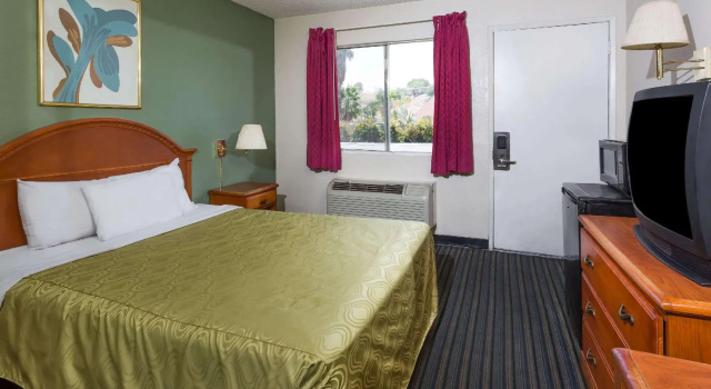 Двухместный номер Standard Days Inn by Wyndham in San Bernardino