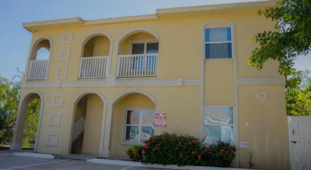 Clean Pool Walk to Beach - Pet Ok - Ground Floor, Забронировать Дом для отпуска Виллы Саут-Падре-Айленд, Вилла