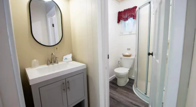 Люкс с 2 комнатами с видом на озеро The Juliana Resort