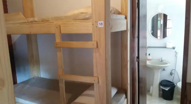 Кровать в общем номере Ilha Grande Hostel