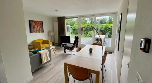 Lovely Bungalow With Huge Garden, Забронировать Дом для отпуска Отели Kop van Noord-Holland с парковкой, Парковка