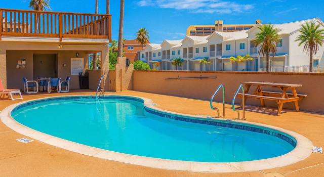 Short Walk to Beach - Pool - 1st Floor, Buchen Sie Ferienwohnung Hotels in Padre Island mit Parkplatz, Parkplätze