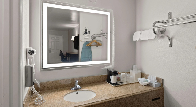 Четырёхместный номер Standard Best Western Executive Inn