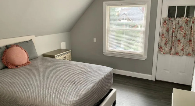 The Wheel of Fortune Duplex-8BR Parking, Book Feriehus Hoteller i New York State med parkering, Parkering