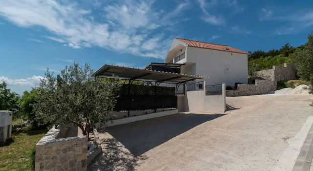 Вилла Hillside Villa in Trogir with Pool, Terrace, and Stunning City View