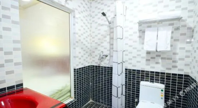 Xuzhou Jinbairun Hotel (Yunlong Lake Scenic Area Gongnong Road Subway Station)