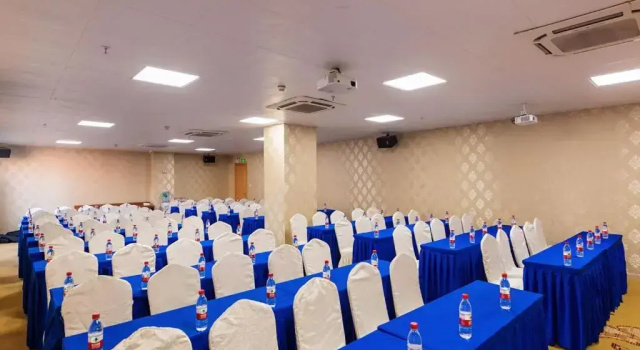 Vienna Hotel Shenzhen Longgang Ainan Road, Забронировать Отель Отели Лунган с парковкой, Парковка